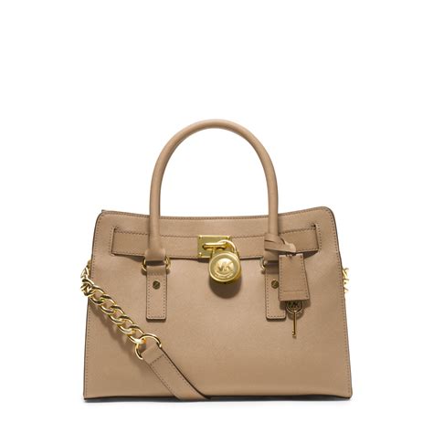 is there anything wrong with michael kors outlet bags|Michael Kors factory outlet bags.